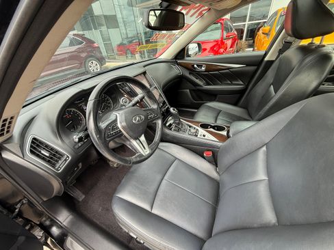 Used 2018 INFINITI Q50 Luxe w/ Essential Package (3.0T Luxe) image 4