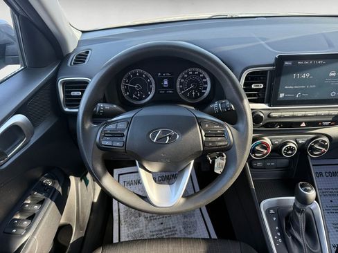 Used 2022 Hyundai Venue SE image 13