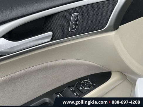 Used 2020 Ford Fusion SE image 15