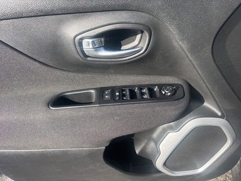 Used 2021 Jeep Renegade Sport image 5