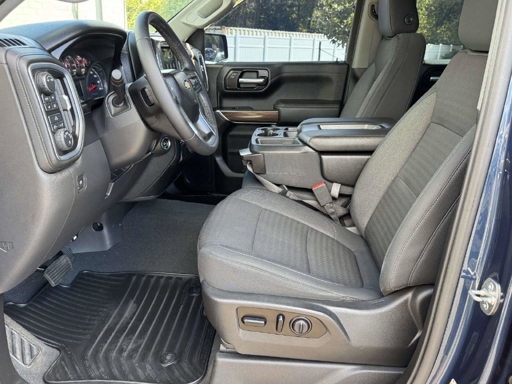 Used 2021 Chevrolet Silverado 1500 LT AWD/4WD image 21