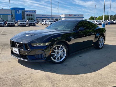 Used 2024 Ford Mustang GT Premium image 3
