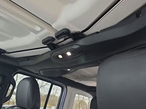 Used 2024 Jeep Wrangler Unlimited Sahara w/ Technology Group image 11