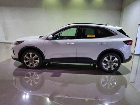 Used 2025 Ford Escape Platinum image 22