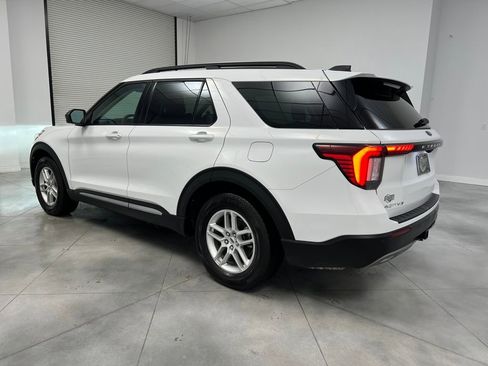 Used 2025 Ford Explorer Active w/ Active Comfort Package image 5
