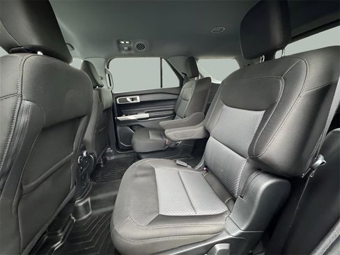 Used 2022 Ford Explorer XLT image 25