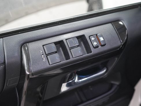 Used 2019 Toyota 4Runner Limited AWD/4WD image 19