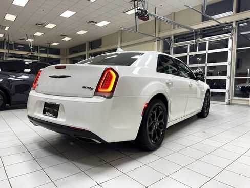 Used 2017 Chrysler 300 S image 68