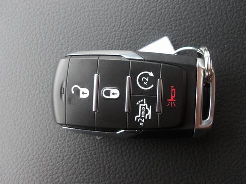 New 2026 RAM 1500 4x4 Crew Cab image 23