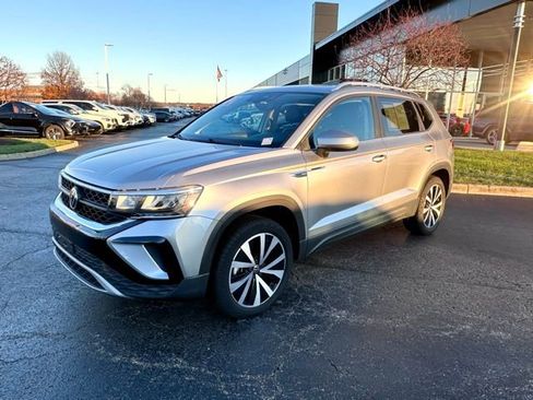 Used 2022 Volkswagen Taos SE image 4