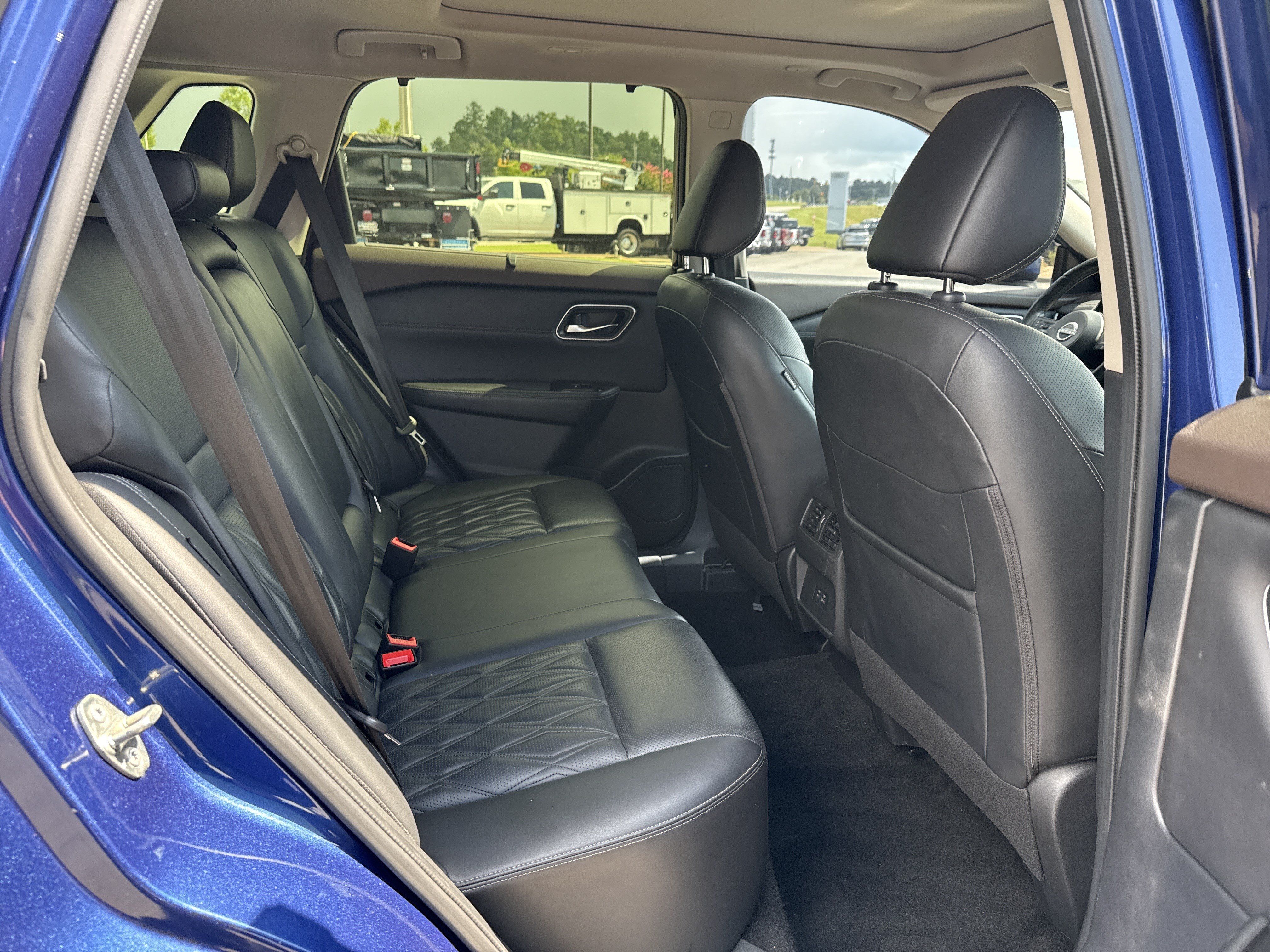 Used 2023 Nissan Rogue Platinum FWD image 15