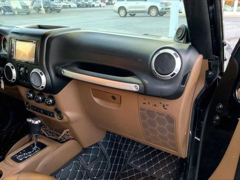 Used 2014 Jeep Wrangler Unlimited Sahara w/ Mopar Chrome Edition Group image 17