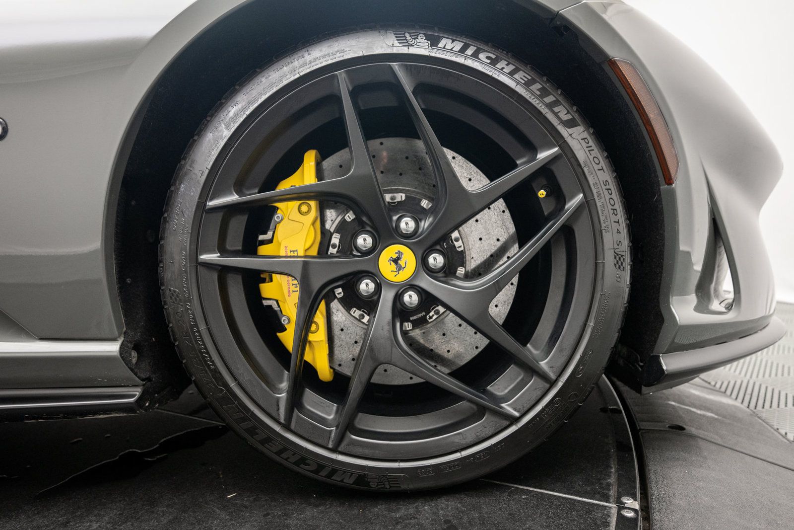 Used 2020 Ferrari 812 Superfast RWD image 44