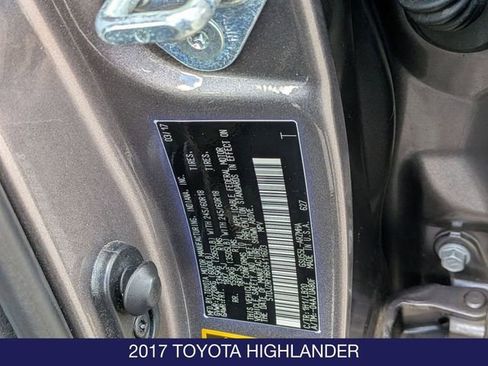 Used 2017 Toyota Highlander XLE AWD/4WD image 31
