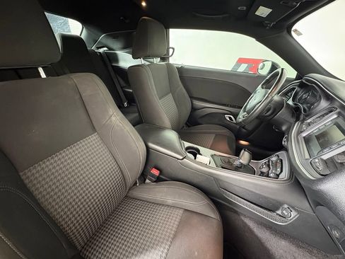 Used 2017 Dodge Challenger R/T w/ Blacktop Package RWD image 31