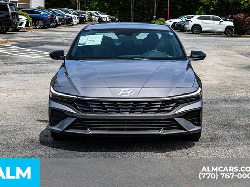 Used 2025 Hyundai Elantra Sport FWD image 11