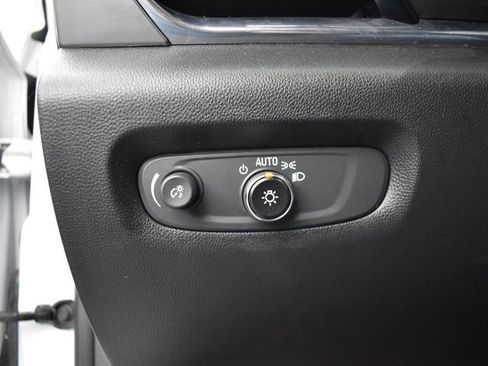 Used 2023 Chevrolet Traverse LT image 14