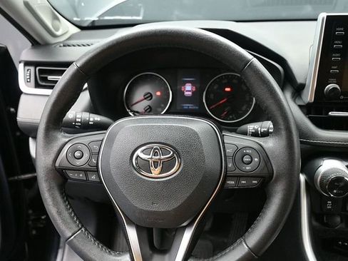 Used 2021 Toyota RAV4 XLE Premium image 16