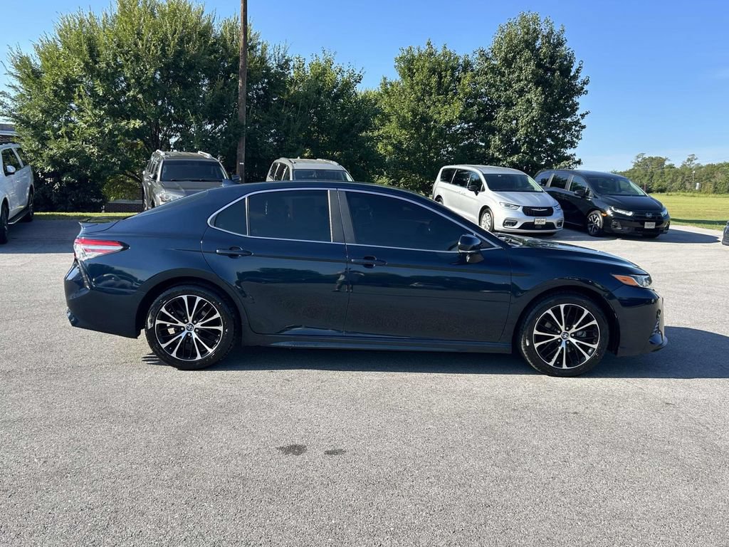 Used 2019 Toyota Camry SE w/ Convenience Package FWD image 8