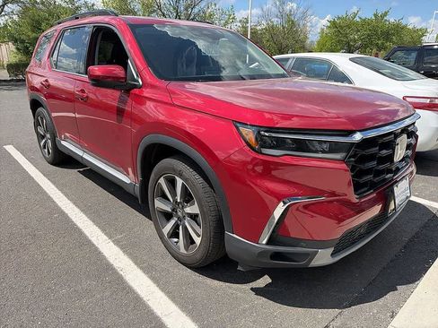 Used 2024 Honda Pilot Touring image 3