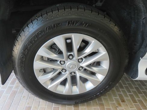 Used 2014 Lexus GX 460 w/ Premium Package image 9