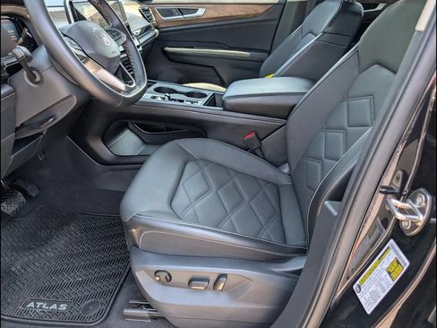 Certified 2024 Volkswagen Atlas SE AWD/4WD image 11