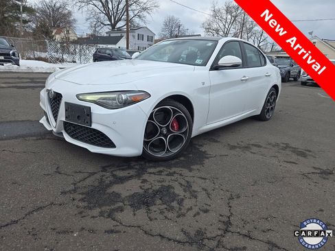 Used 2022 Alfa Romeo Giulia Ti image 4