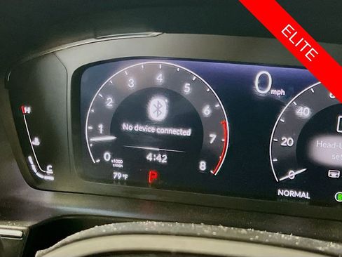 Used 2024 Honda Pilot Elite image 12