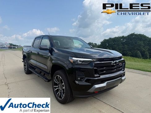 Used 2025 Chevrolet Colorado Z71 w/ Technology Package AWD/4WD image 1