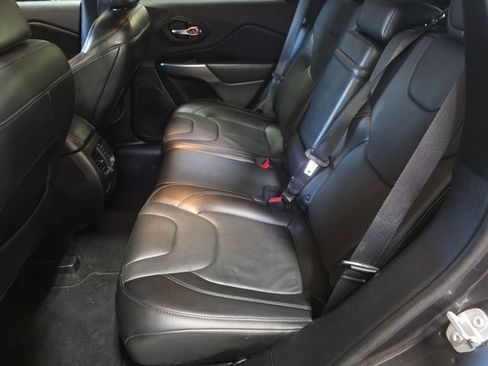 Used 2019 Jeep Cherokee Limited AWD/4WD image 20