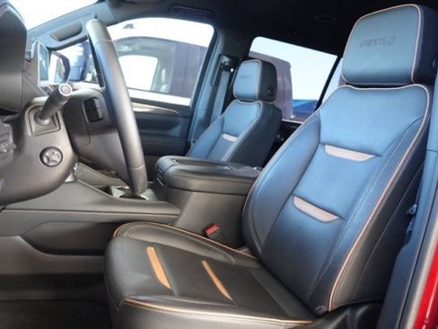 Used 2024 GMC Yukon AT4 w/ Technology Package image 3
