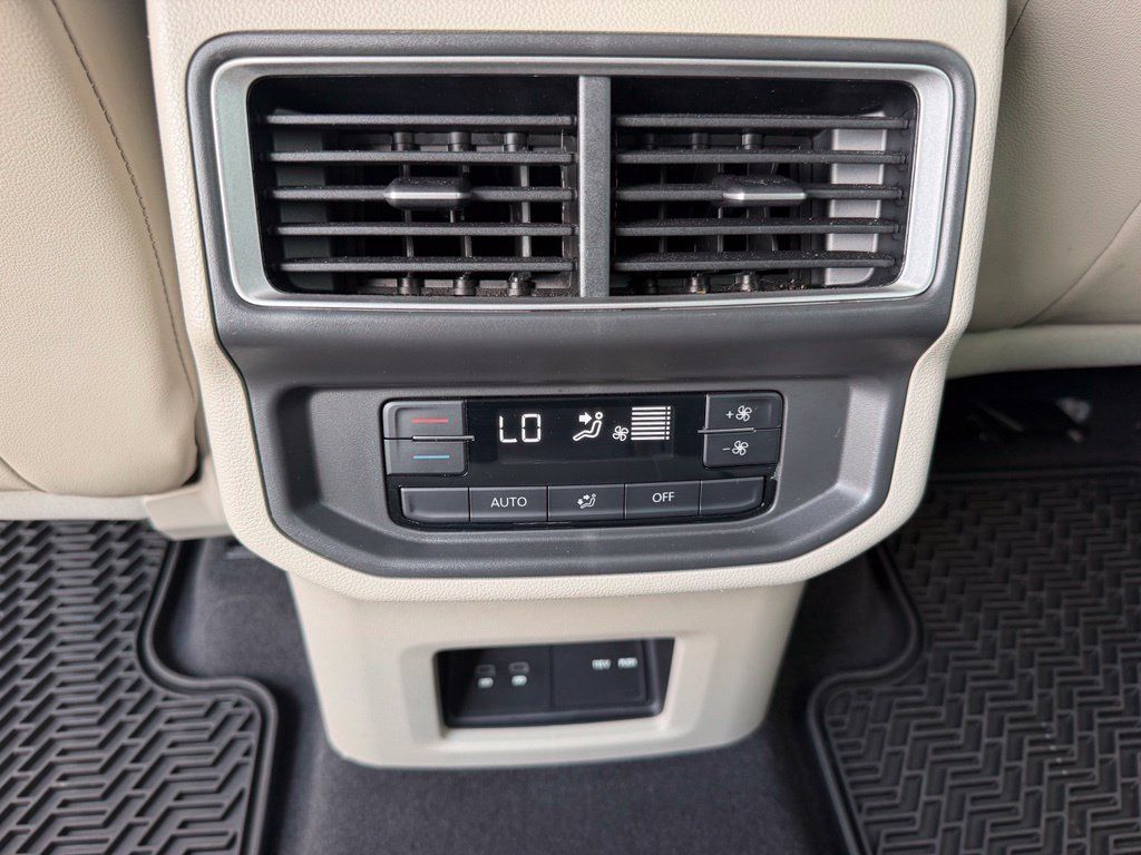 Used 2024 Volkswagen Atlas SE FWD image 14