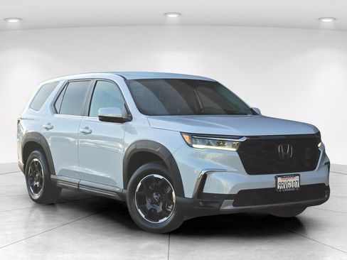 Used 2025 Honda Pilot EX-L image 8