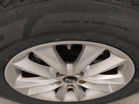 Used 2019 Kia Sorento LX image 31