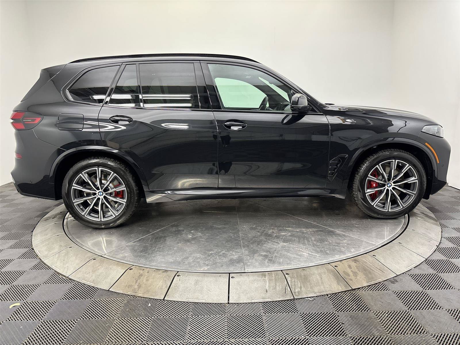New 2026 BMW X5 xDrive50e w/ M Sport Package AWD/4WD image 17