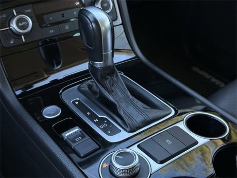 Used 2015 Volkswagen Touareg Sport image 21