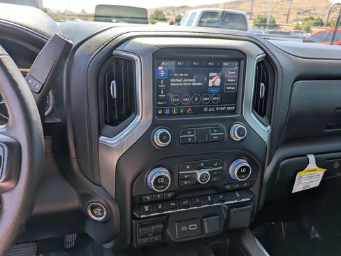 Used 2020 GMC Sierra 2500 Denali w/ Denali Ultimate Package AWD/4WD image 25