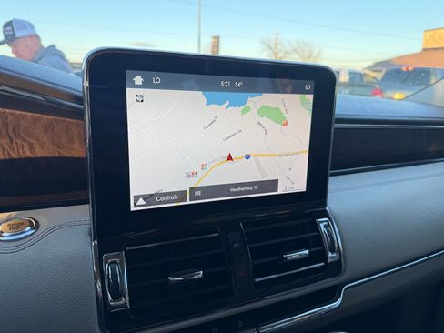 Used 2019 Lincoln Navigator Reserve image 38