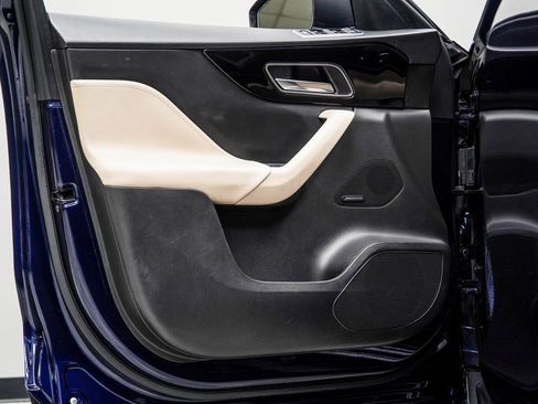 Used 2020 Jaguar F-PACE Premium image 35