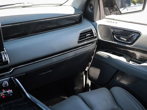 Used 2018 Lincoln Navigator L Select w/ Technology Package AWD/4WD image 29