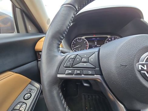 Used 2024 Nissan Sentra SV w/ SV Premium Package image 11