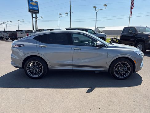 Used 2025 Buick Envista Avenir FWD image 3