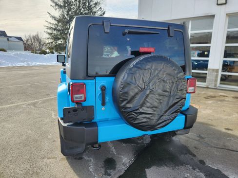 Used 2017 Jeep Wrangler Unlimited Sahara w/ Connectivity Group image 12