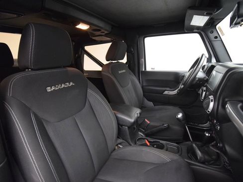 Used 2016 Jeep Wrangler Sahara w/ Connectivity Group AWD/4WD image 16