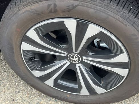 Certified 2025 Toyota bZ4X FWD image 22