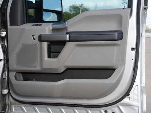 Used 2017 Ford F250 XLT w/ XLT Premium Package image 27