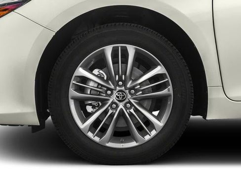 Used 2017 Toyota Camry XSE w/ Moonroof Package FWD image 12