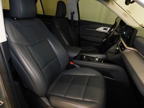 Used 2025 Ford Explorer Active w/ Active Comfort Package image 20