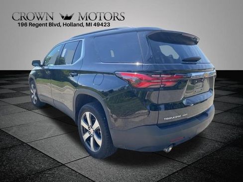 Used 2023 Chevrolet Traverse LT w/ LT Premium Package AWD/4WD image 11