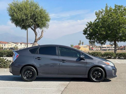 Used 2015 Toyota Prius Two FWD image 2